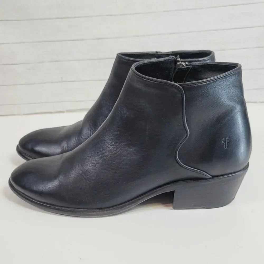 Frye Carson Leather Piping Ankle Booties in Black, sz 10